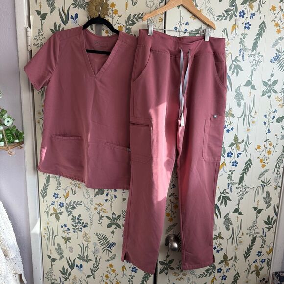 Women’s Figs Scrub Set *PLEASE READ* - Picture 1 of 4